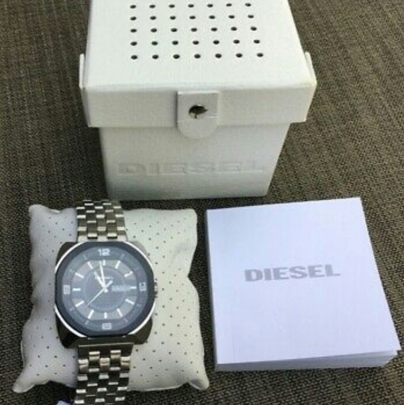 ☆DIESEL BIG FACED WATCH☆ - Picture 6 of 6